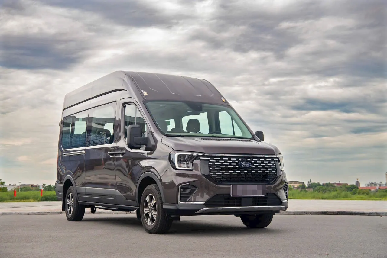 Ford Transit 越南企业长期租车
