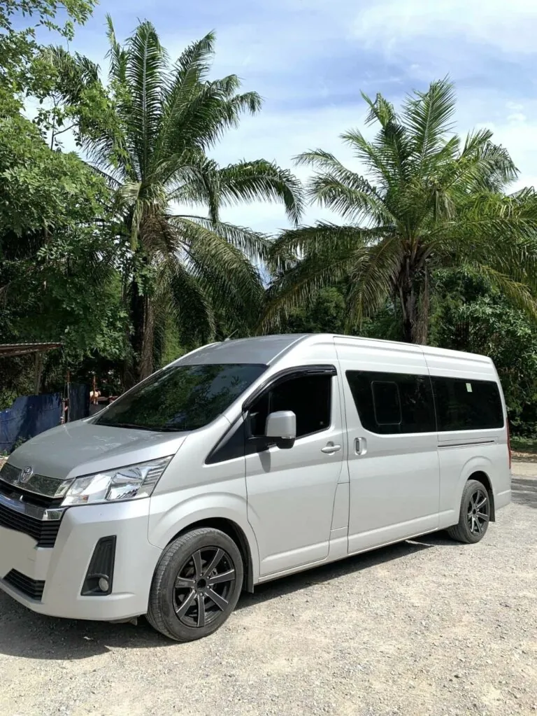Toyota Commuter 越南企业长期租车